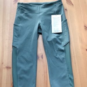 Lululemon Speed Up crop legging w/ mesh size 4